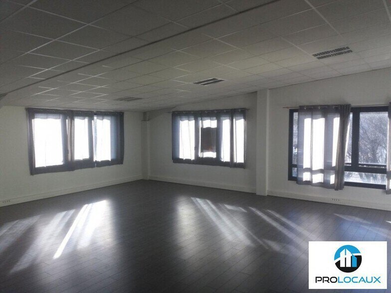 Office in Seyssins to rent - Interior Photo - Image 1 of 3