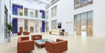 Easthampstead Rd, Bracknell to rent Lobby- Image 2 of 10