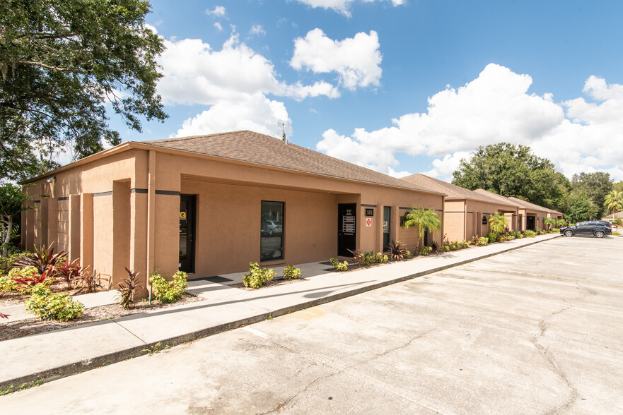 5121 Ehrlich Rd, Tampa, FL for rent - Primary Photo - Image 1 of 7