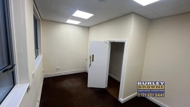 17 Reddicap Trading Estate, Sutton Coldfield to rent Interior Photo- Image 2 of 9