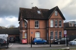 1 Connaught Ave, Loughton for sale Primary Photo- Image 1 of 1