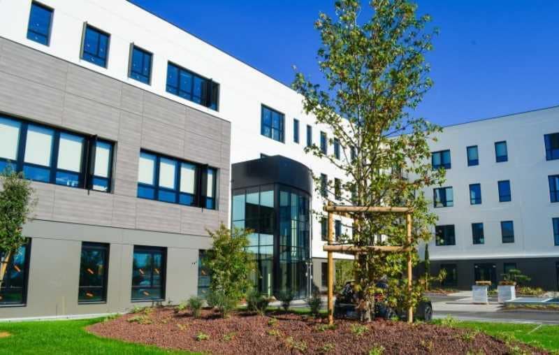 Office in Genas to rent - Building Photo - Image 1 of 13