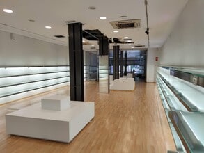 Retail in Barcelona, Barcelona to rent Interior Photo- Image 2 of 10