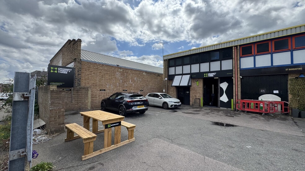 70 Malham Rd, London to rent - Building Photo - Image 1 of 9