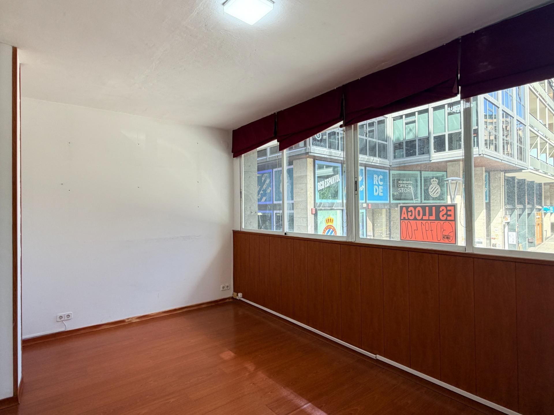 Retail in Barcelona, Barcelona to rent Interior Photo- Image 1 of 14
