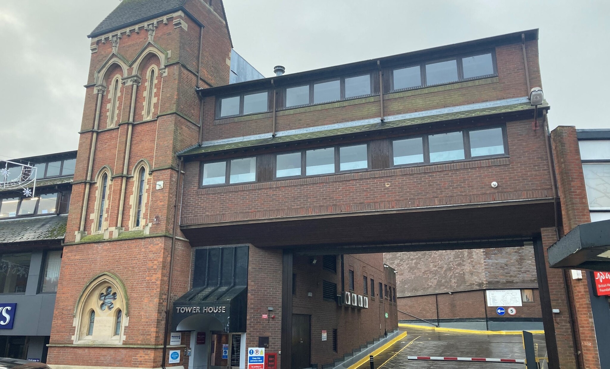 High St, Aylesbury to rent Building Photo- Image 1 of 7
