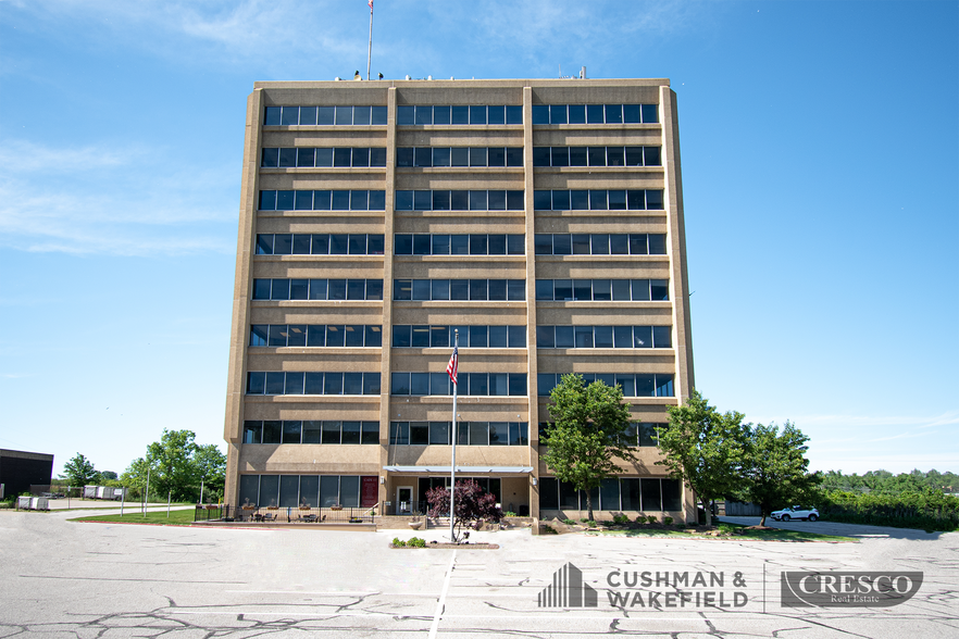 5755 Granger Rd, Independence, OH for sale - Building Photo - Image 1 of 7