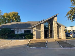 2221 Avenue J, Arlington, TX for rent Building Photo- Image 1 of 12