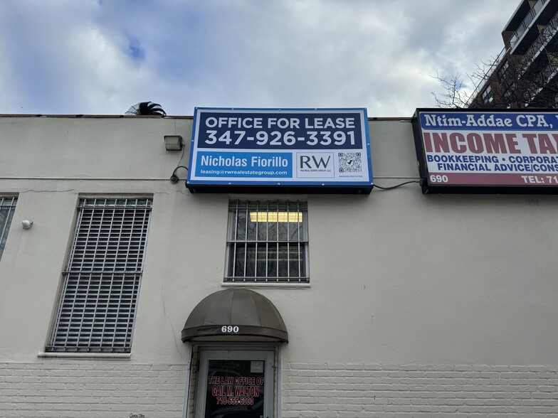 2451 White Plains Rd, Bronx, NY for rent - Building Photo - Image 2 of 4