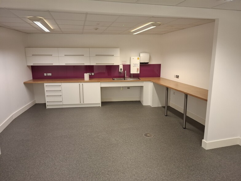 Magor, Caldicot to rent - Building Photo - Image 3 of 6