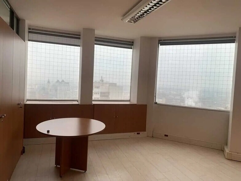 Office in Pantin to rent - Interior Photo - Image 2 of 7