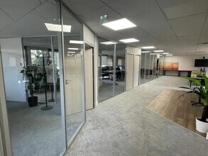Office in Saint-Gratien to rent Interior Photo- Image 1 of 2
