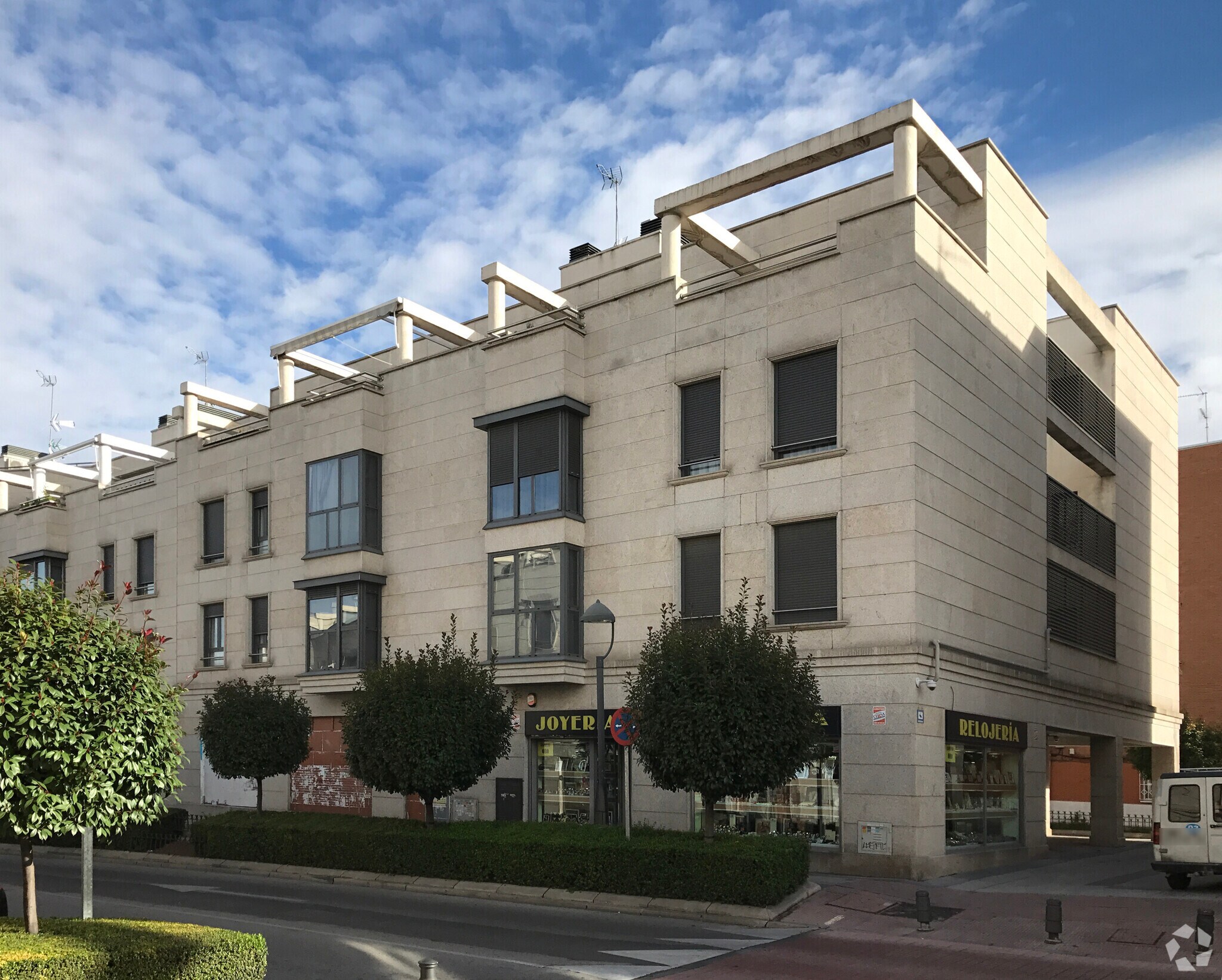 Build-to-Rent in San Fernando de Henares, Madrid for sale Primary Photo- Image 1 of 3