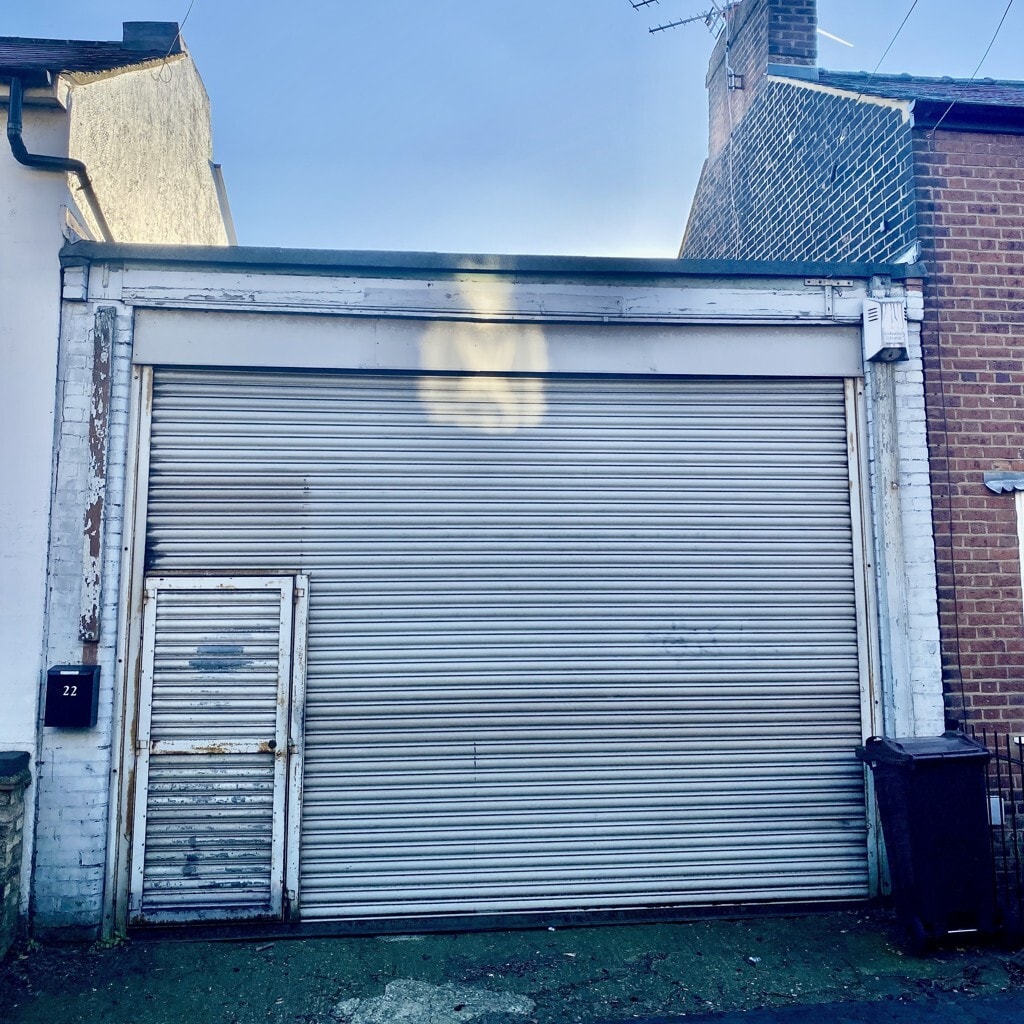 22 Albert St, St Albans to rent Building Photo- Image 1 of 6