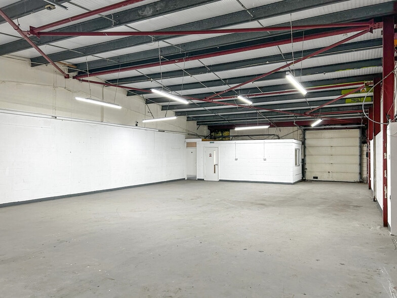 Seymour St, Bootle to rent - Building Photo - Image 3 of 13