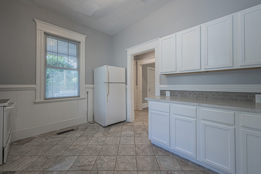 122 N Boylan Ave, Raleigh, NC for sale - Interior Photo - Image 3 of 10