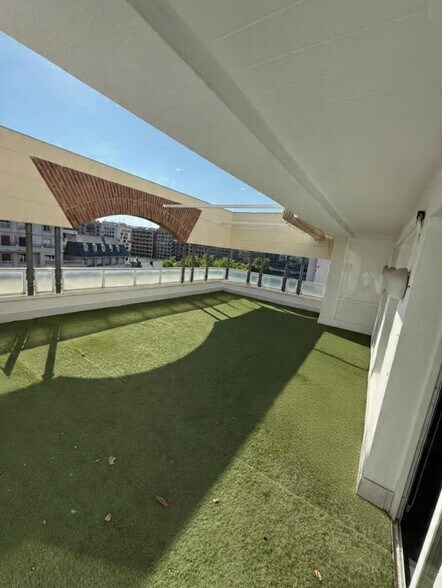 Office in Zaragoza to rent - Building Photo - Image 2 of 7
