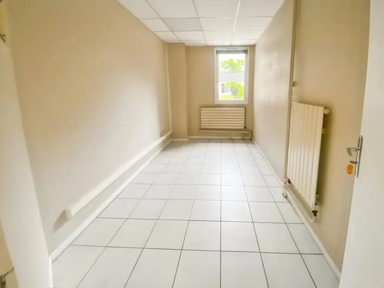 Retail in Paris to rent - Interior Photo - Image 3 of 6