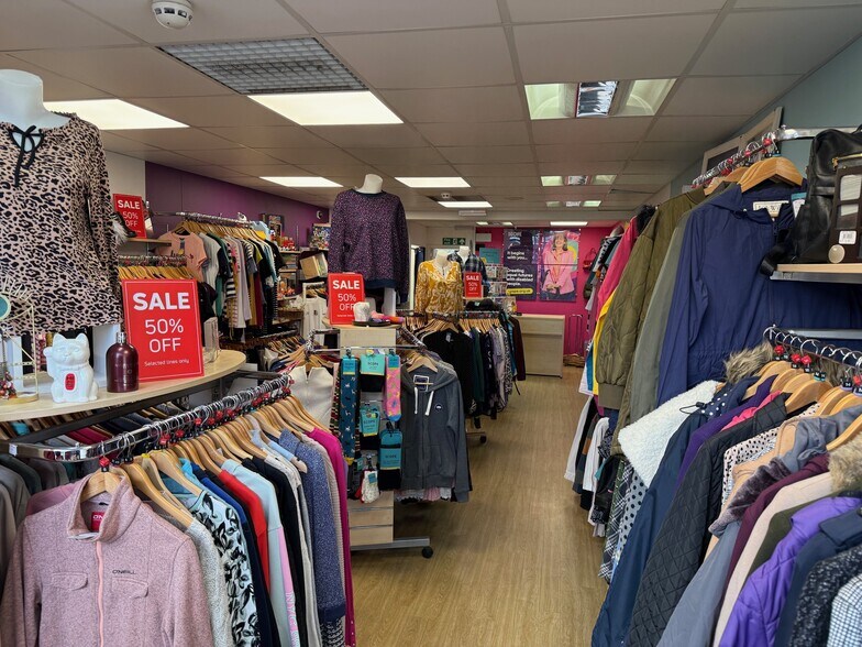 17 Sycamore Rd, Amersham to rent - Building Photo - Image 3 of 5