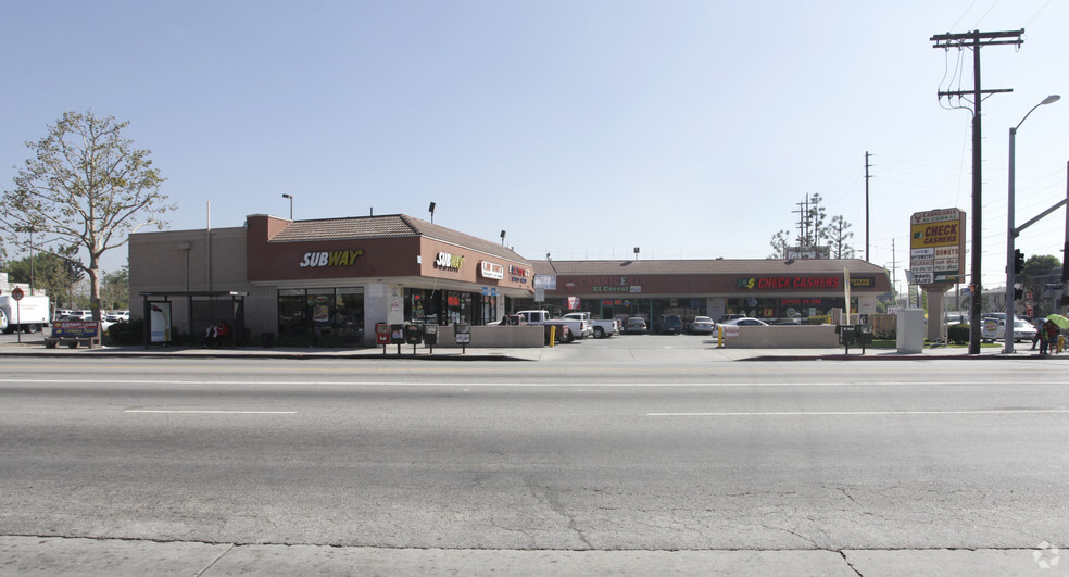 9714-9722 1/2 Woodman Ave, Arleta, CA for rent - Primary Photo - Image 1 of 1