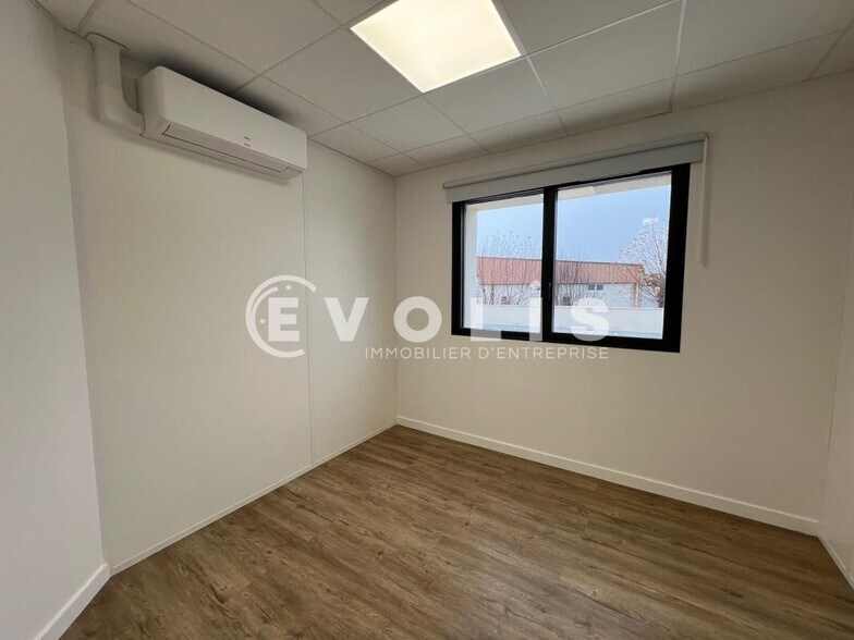 Office in Mornant to rent - Interior Photo - Image 3 of 6