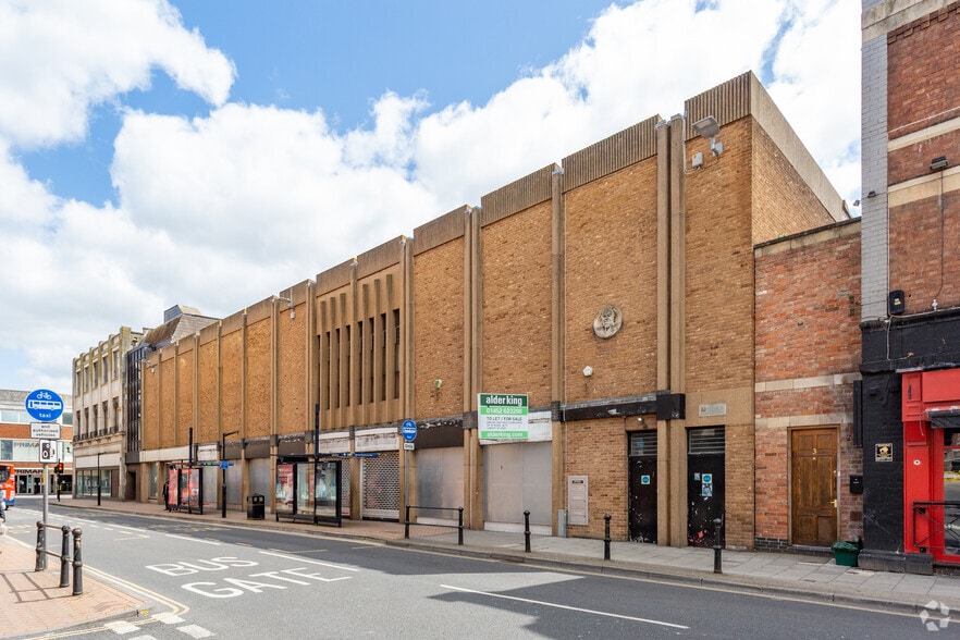 44-50 Eastgate St, Gloucester to rent - Building Photo - Image 2 of 4
