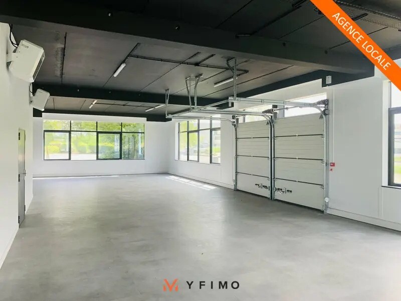 Light Industrial in Trappes to rent Interior Photo- Image 1 of 8