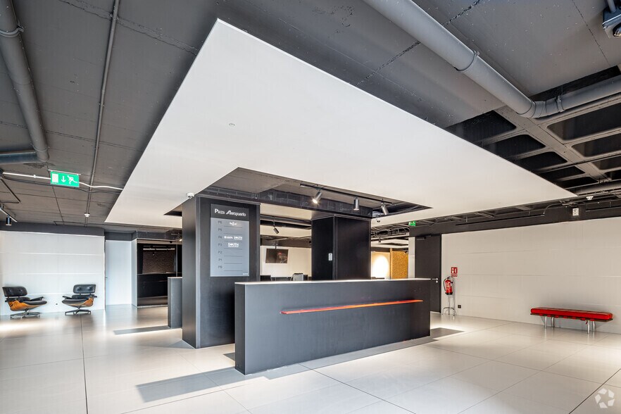 Avenida Hispanidad, 6, Madrid, Madrid to rent - Building Photo - Image 3 of 3