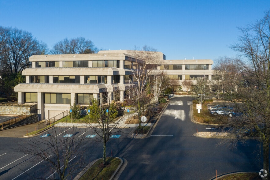 800 S Frederick Ave, Gaithersburg, MD for rent - Building Photo - Image 1 of 7