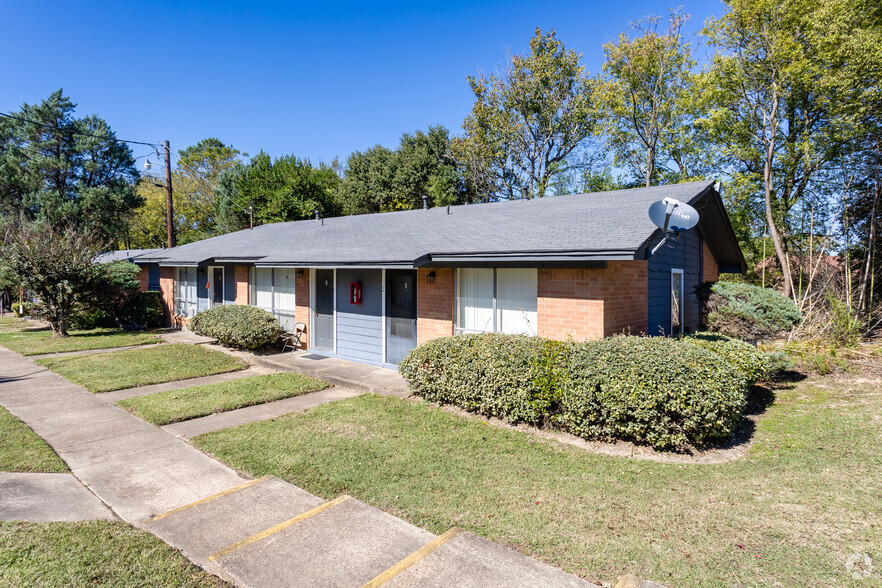 900 W Fordall St, Henderson, TX for sale - Building Photo - Image 1 of 11