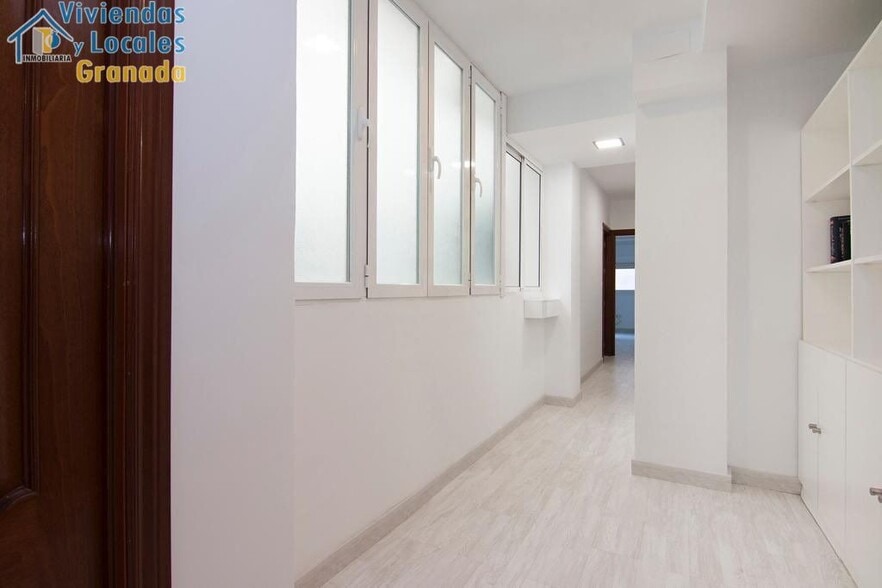 Avenida Constitución, 27, Granada, Granada to rent - Building Photo - Image 3 of 17