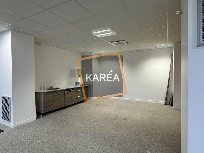 Office in Chessy to rent - Interior Photo - Image 3 of 5
