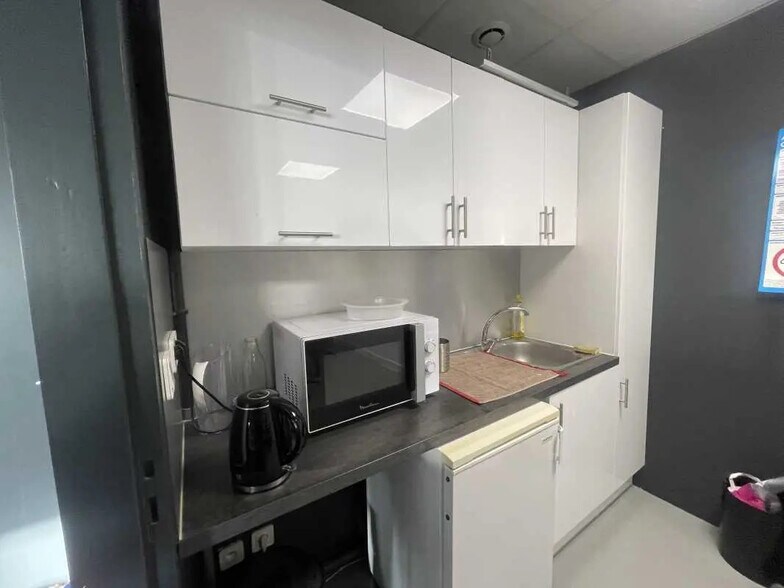 Office in Bordeaux to rent - Interior Photo - Image 2 of 6