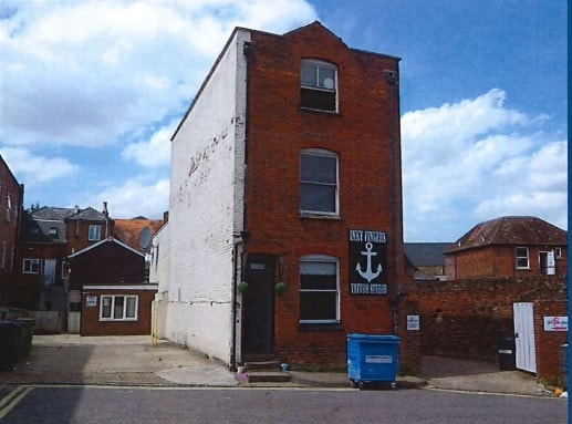 Feathers Yard, Basingstoke for sale - Primary Photo - Image 1 of 1