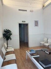Office / Medical in Barcelona, Barcelona to rent Interior Photo- Image 2 of 16