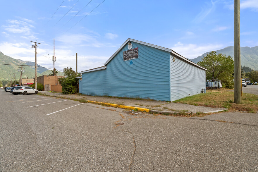 841 4th, Hope, BC for sale - Primary Photo - Image 1 of 22