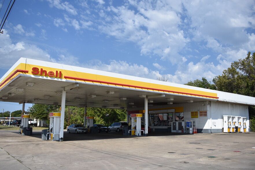 Shell/Valero Portfolio in Texas portfolio of 2 properties for sale on LoopNet.co.uk - Building Photo - Image 2 of 8