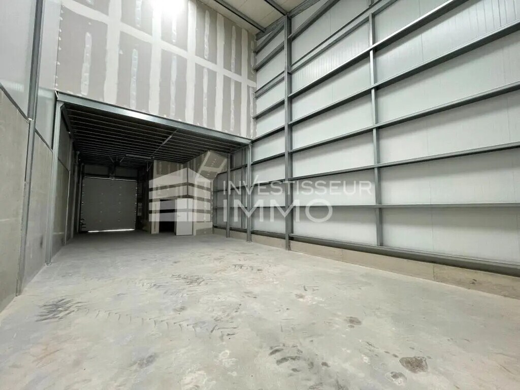 Location Local d'activités 179 m² - Photo 1