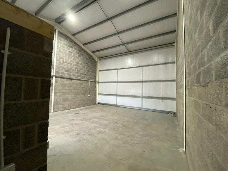 15 Whitehouse Rd, Stirling to rent - Building Photo - Image 3 of 7