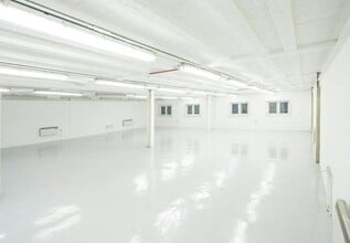 1-1A Cullen Way, London to rent Interior Photo- Image 1 of 4