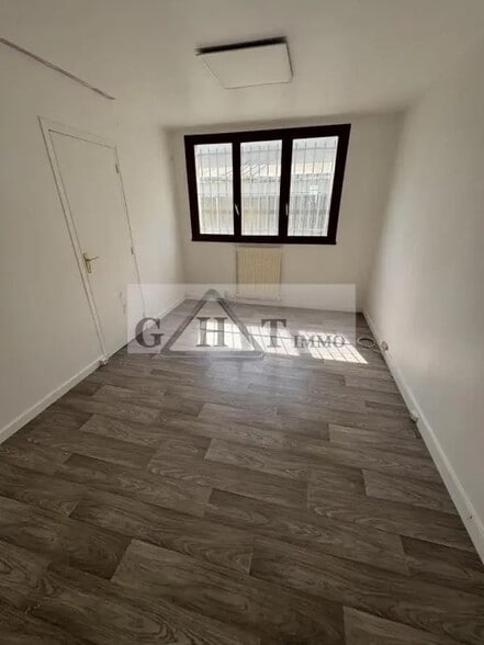 Office in Wissous to rent - Interior Photo - Image 1 of 6