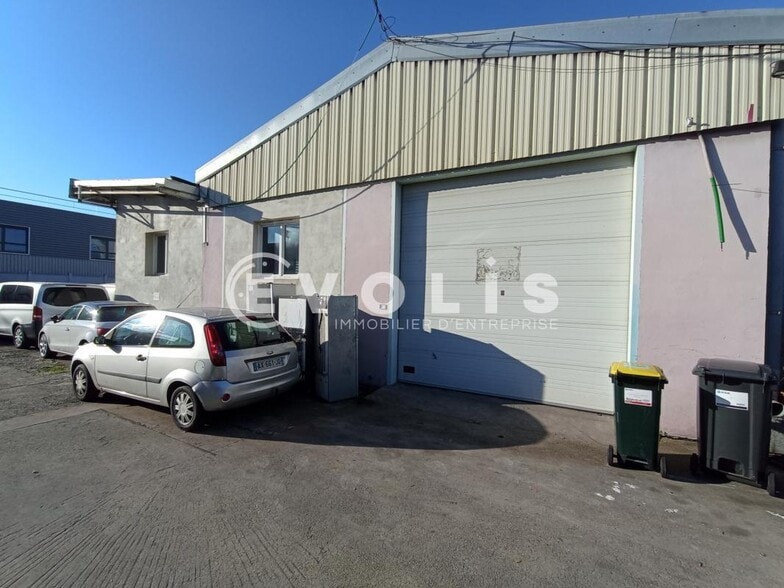 Light Industrial in Vénissieux to rent - Building Photo - Image 1 of 16