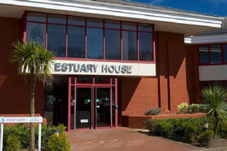 Rydon Ln, Exeter to rent - Building Photo - Image 2 of 3