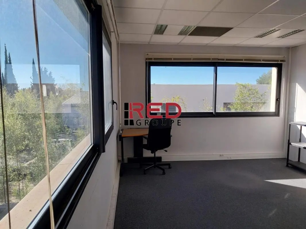 489 Route De Berre, Éguilles to rent Building Photo- Image 1 of 10