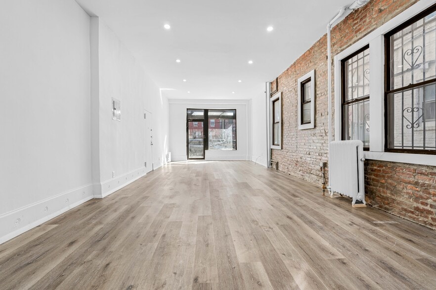 2352 31st St, Astoria, NY to rent - Building Photo - Image 1 of 10