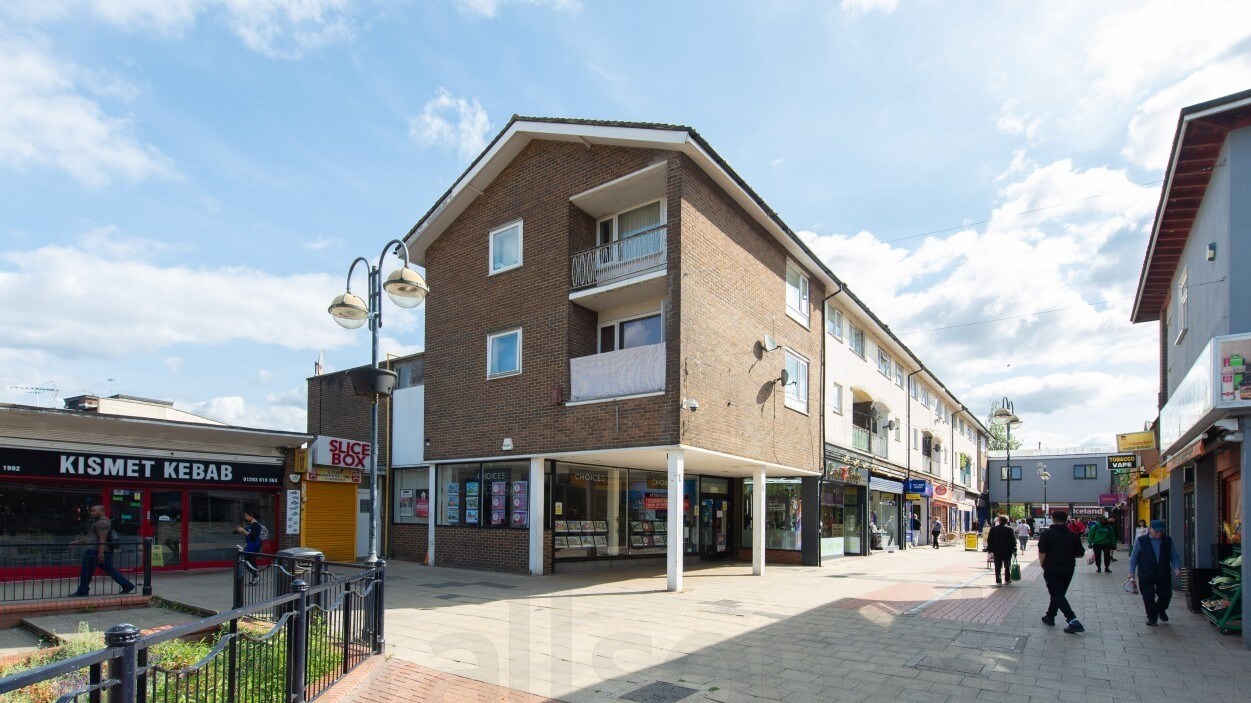 5, 7, 9, 13, 15, 17 & 19 Broadwalk, Crawley for sale Primary Photo- Image 1 of 1
