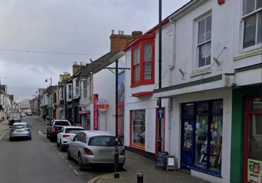 46 Trelowarren St, Camborne to rent - Building Photo - Image 3 of 3