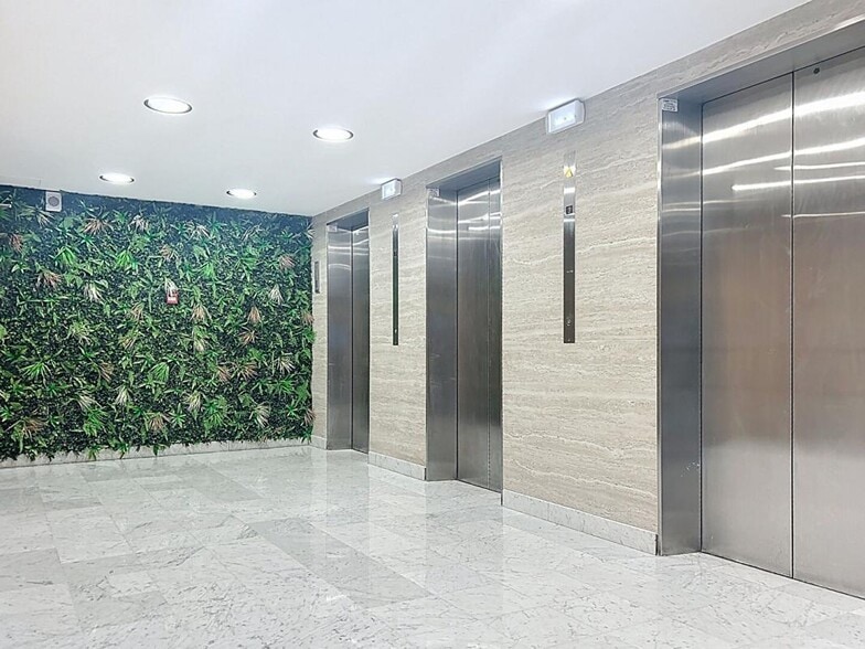 Office in Maisons-Alfort for sale - Building Photo - Image 1 of 9