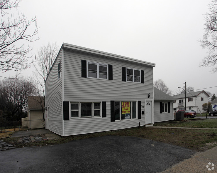 525 S Oyster Bay Rd, Plainview, NY for sale - Primary Photo - Image 1 of 1