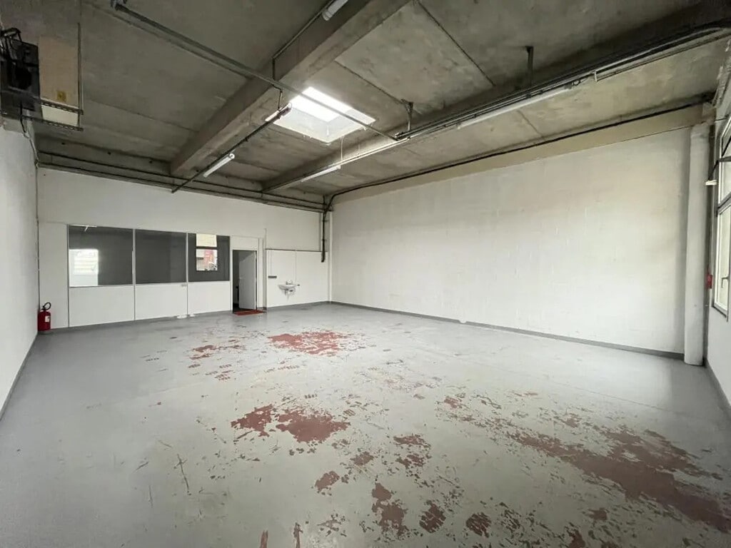 Location Entrepôt 219 m² - Photo 1